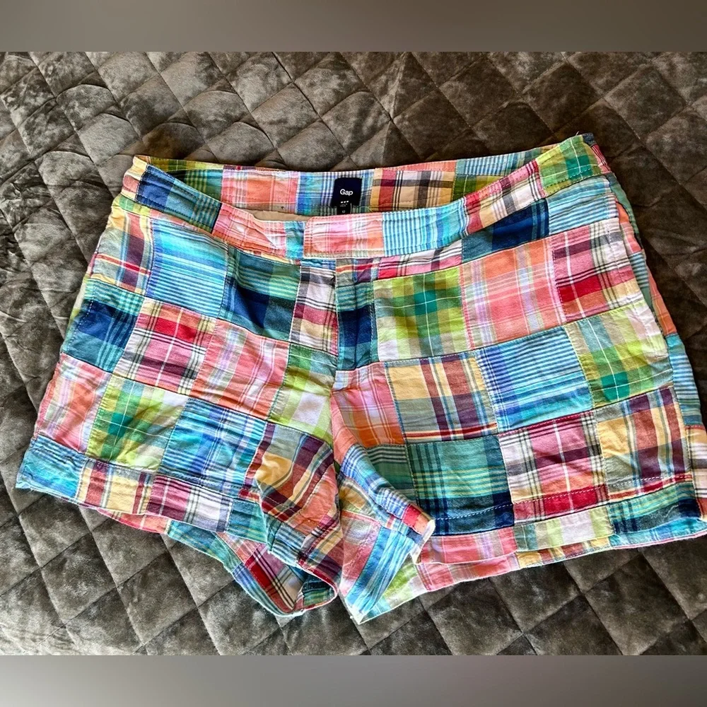 GAP Plaid Cargo Shorts Vibrant Summer Style - Picture 1 of 3